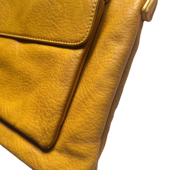 Shiraleah Chicago Jesse Mustard Clutch Crossbody - Picture 3 of 8